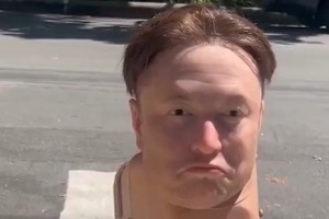 骇人！马斯克人头机器狗惊现旧金山街头：可自主行走 还能与路人互动_JRS直播资讯