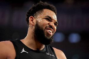 两双到手！唐斯9中5拿到12分14板 正负值+7_JRS直播资讯